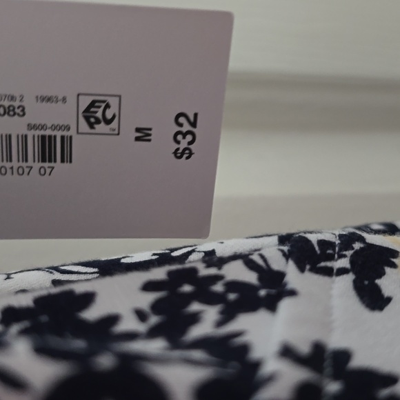 LIZ CLAIBORNE WOMEN'S BLUE AND WHITE FLORAL SUMMER TANK TOP SIZE MEDIUM - Picture 5 of 13